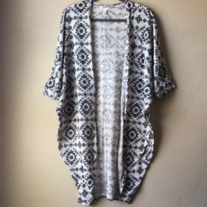 Black and cream print knit short sleeve cardigan